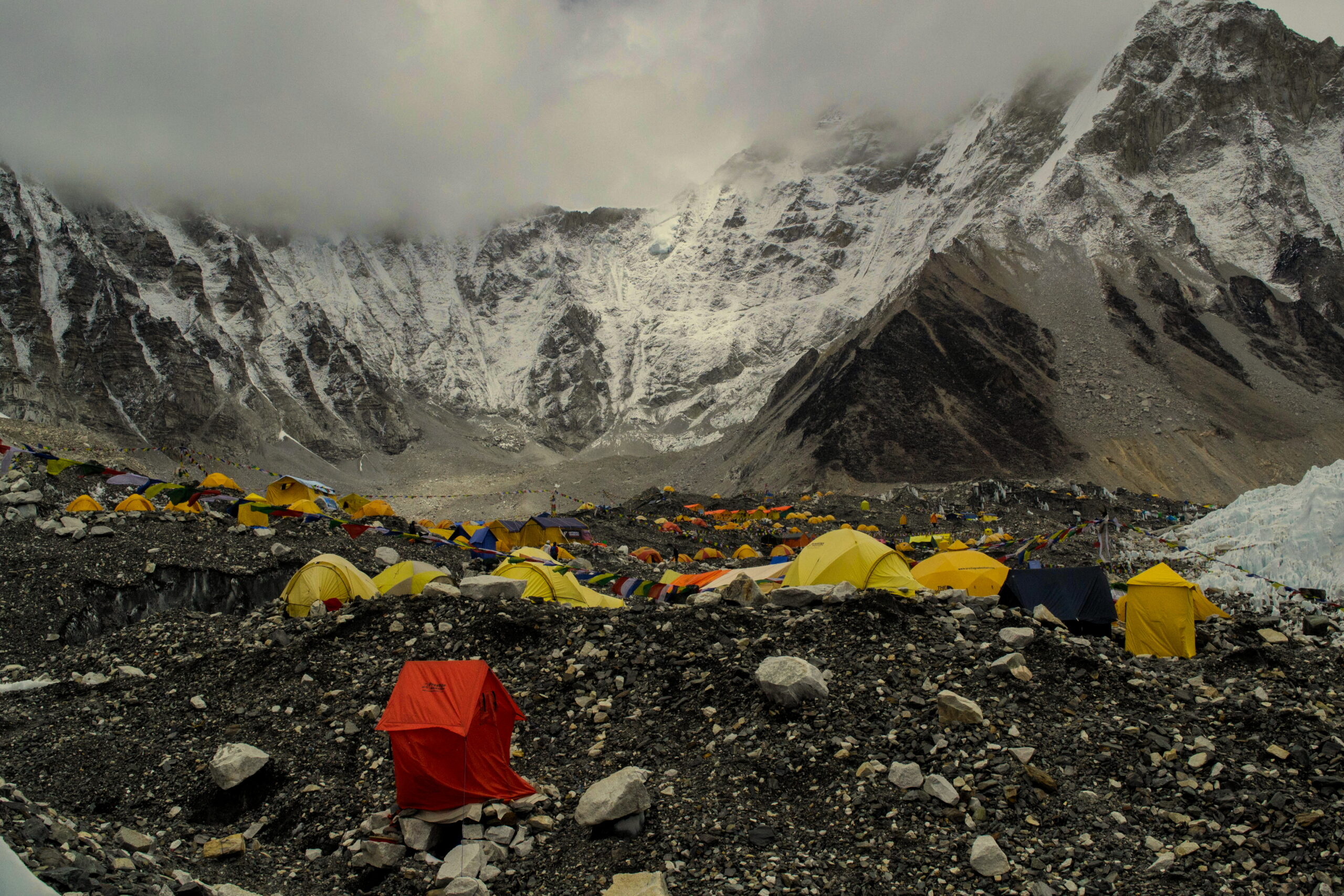 best trekking season for everest; trekking in monsoon;how to trek everest