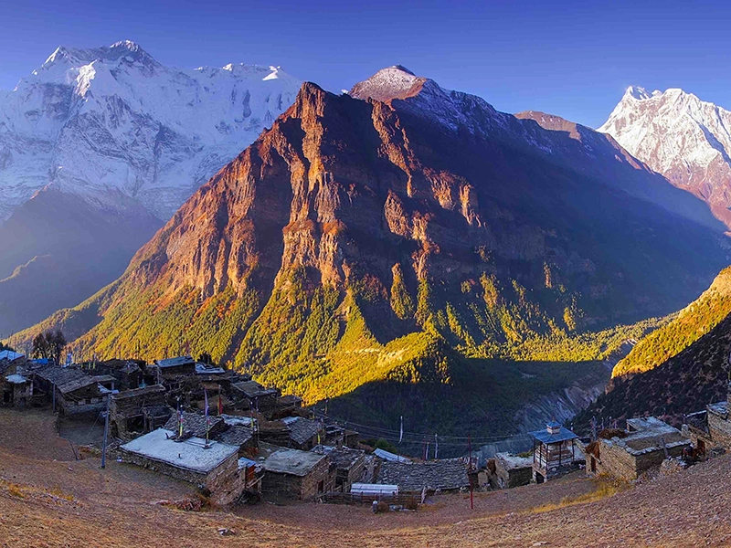 view from annapurna circuit trek